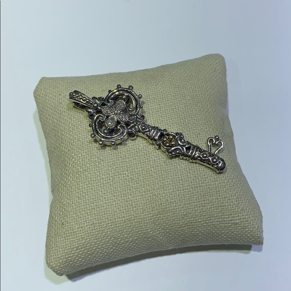 Sliver /18ktDiamond key pendent